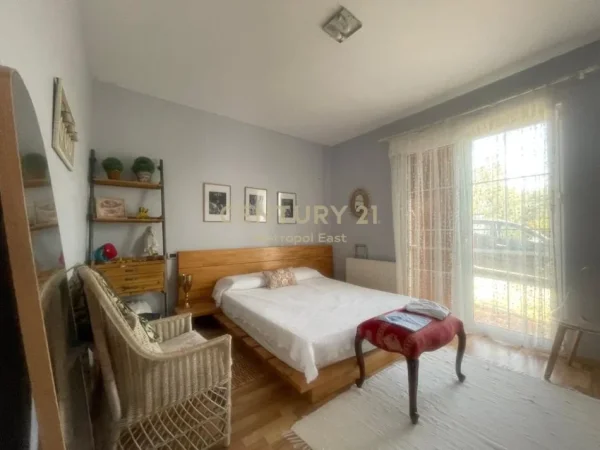 Tirane, jepet me qera Vile 3+1 Kati 0, 250 m² 1.800 € (NE ZONEN E FARKES)