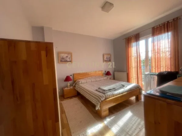 Tirane, jepet me qera Vile 3+1 Kati 0, 250 m² 1.800 € (NE ZONEN E FARKES)