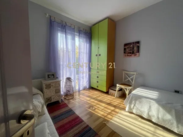 Tirane, jepet me qera Vile 3+1 Kati 0, 250 m² 1.800 € (NE ZONEN E FARKES)