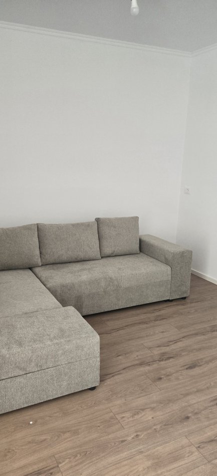 Tirane, jepet me qera apartament 1+1 Kati 7, 60 m² 400 € (Rruge kavajes)
