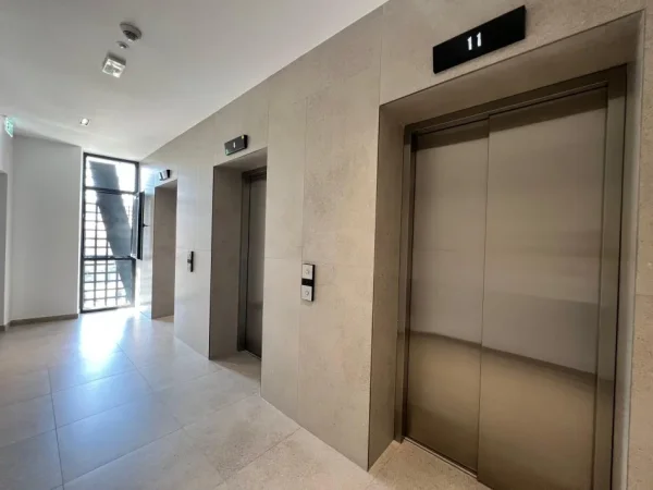 Tirane, shitet apartament 2+1+Ballkon Kati 5, 103 m² 350.000 € (Lake View Residence - Tiranë)