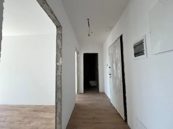 Tirane, shitet apartament 2+1+Ballkon Kati 5, 103 m² 350.000 € (Lake View Residence - Tiranë)