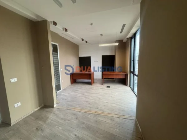 Tirane, shitet apartament 2+1+Ballkon Kati 8, 146 m² 490.000 € (Rruga e Elbasanit)