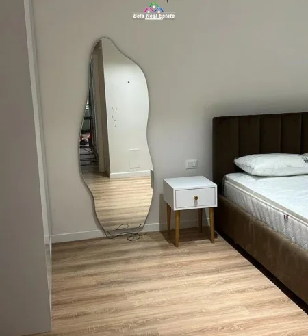 Tirane, jepet me qera apartament 2+1 Kati 1, 90 m² 1.000 € (prane Galerise)