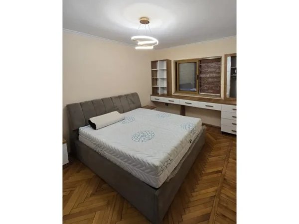 Tirane, jepet me qera apartament 1+1 Kati 5, 70 m² 600 € (Bulevardi i Ri)