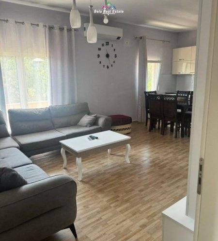 Tirane, jepet me qera apartament 2+1 Kati 2, 150 m² 400 € (prane Depove te Ujit)