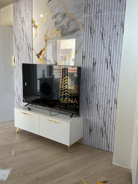 Tirane, jepet me qera apartament 1+1 Kati 8, 65 m² 600 € (Prane Bohem Lounge 1)