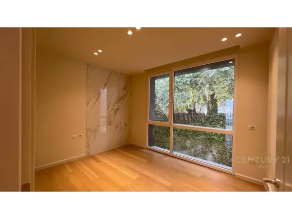 Tirane, shitet apartament 3+1+Aneks+Ballkon Kati 2, 153 m² 370.000 € (Liqeni)