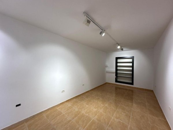 Tirane, jepet me qera ambjent biznesi Kati 0, 32 m² 500 € (Myslym Shyri)