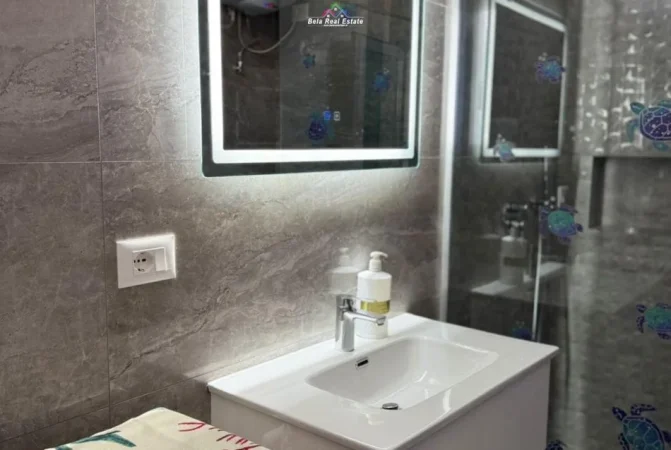 Tirane, jepet me qera apartament 2+1 Kati 5, 90 m² 1000 € (Prane Ambasades Amerikane)