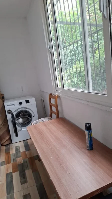 Tirane, jepet me qera apartament 2+1+Ballkon Kati 1, 75 m² 500 € (Rruga Njazi Meka, Tek Shkolla e bashkuar, perballe Shkolles Ramazan Jarani)