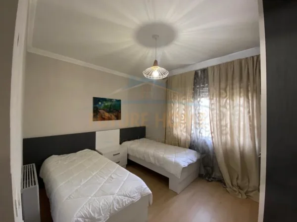 Tirane, jap me qera apartament 3+1+Ballkon Kati 6, 129 m² 1.200 € (QENDER)