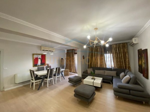 Tirane, jap me qera apartament 3+1+Ballkon Kati 6, 129 m² 1.200 € (QENDER)