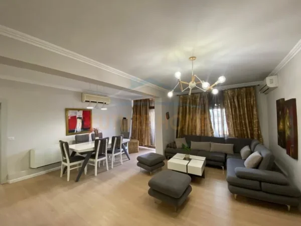 Tirane, jap me qera apartament 3+1+Ballkon Kati 6, 129 m² 1.200 € (QENDER)