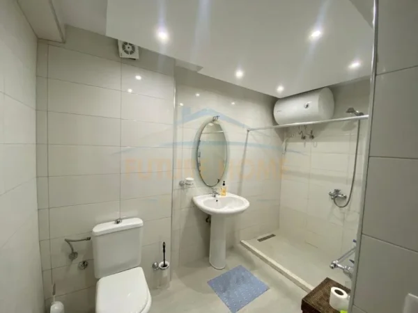Tirane, jap me qera apartament 3+1+Ballkon Kati 6, 129 m² 1.200 € (QENDER)