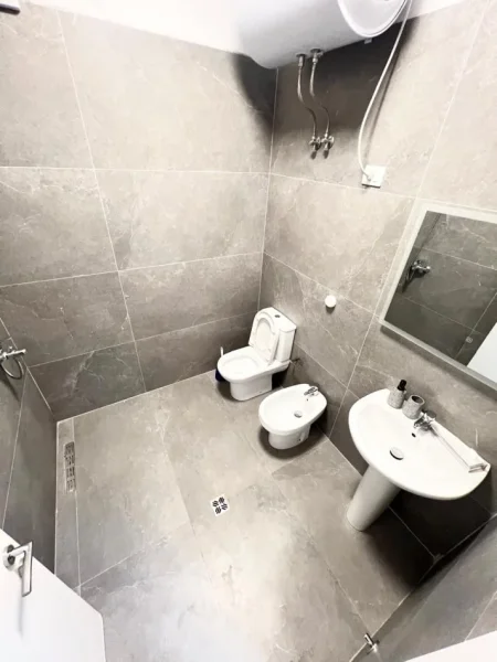 Tirane, jepet me qera apartament 2+1+Ballkon Kati 6, 100 m² 600 € (5 maj)