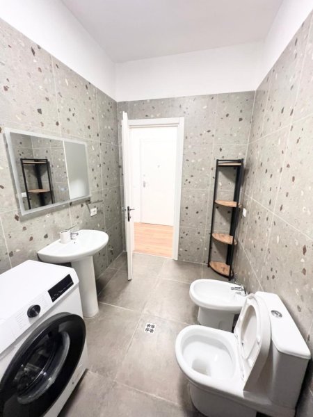 Tirane, jepet me qera apartament 2+1+Ballkon Kati 6, 100 m² 600 € (5 maj)