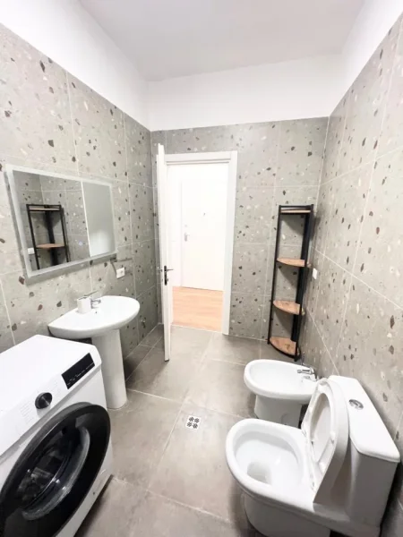 Tirane, jepet me qera apartament 2+1+Ballkon Kati 6, 100 m² 600 € (5 maj)