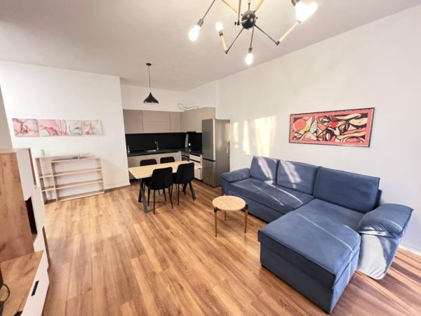 Tirane, jepet me qera apartament 2+1+Ballkon Kati 6, 100 m² 600 € (5 maj)