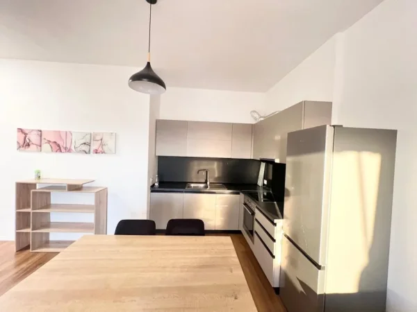 Tirane, jepet me qera apartament 2+1+Ballkon Kati 6, 100 m² 600 € (5 maj)