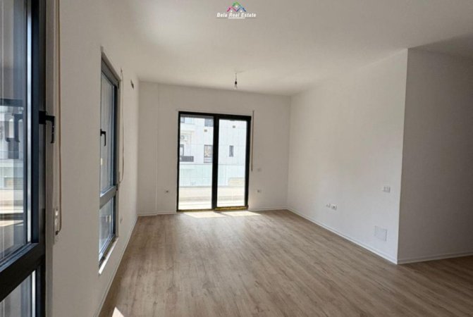 Tirane, jepet me qera zyre Kati 1, 104 m² 750 € (Kompleksi Erli)