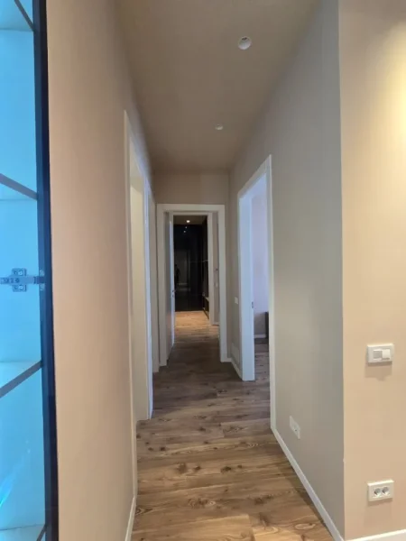 Tirane, jepet me qera apartament 2+1+Aneks+Ballkon Kati 5, 128 m² 1.200 € (Kompleksi Delijorgji)