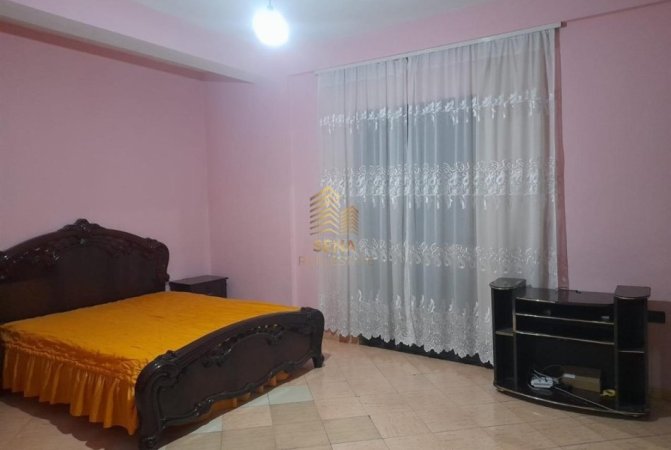 Tirane, jepet me qera apartament 1+1+Ballkon Kati 2, 75 m² 400 € (Rruga 5 Maji)