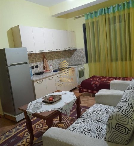 Tirane, jepet me qera apartament 1+1+Ballkon Kati 2, 75 m² 400 € (Rruga 5 Maji)