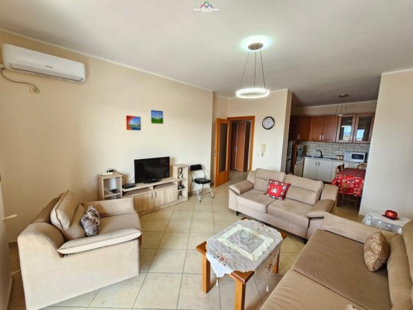 Tirane, jepet me qera apartament 3+1 Kati 7, 125 m² 800 € (rruga e kavajes)