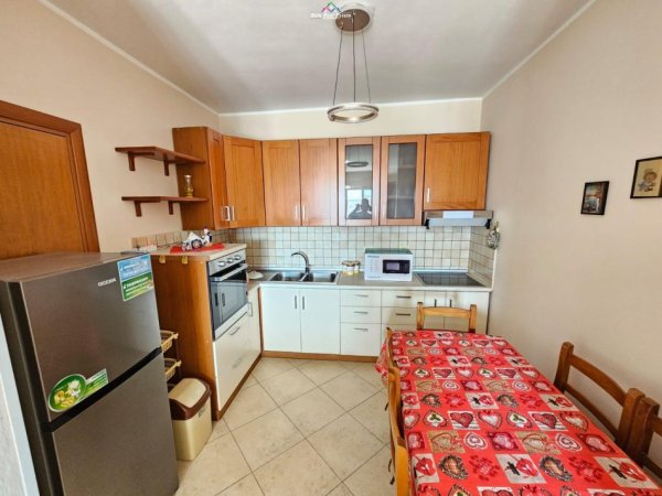 Tirane, jepet me qera apartament 3+1 Kati 7, 125 m² 800 € (rruga e kavajes)