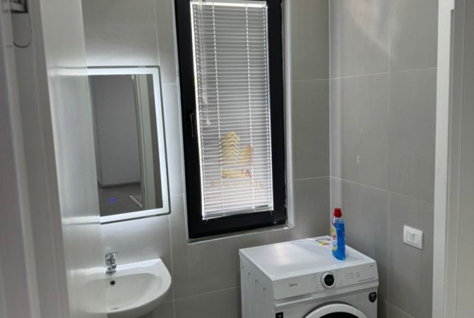 Tirane, jepet me qera apartament 1+1+Ballkon Kati 7, 70 m² 500 € (Rruga Teodor Keko)