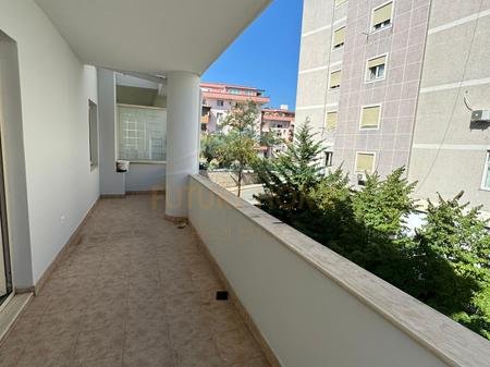 Tirane, shitet apartament 2+1 Kati 3, 94 m² 135.000 € (Fresku)