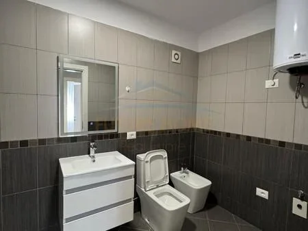 Tirane, shitet apartament 2+1 Kati 3, 94 m² 135.000 € (Fresku)