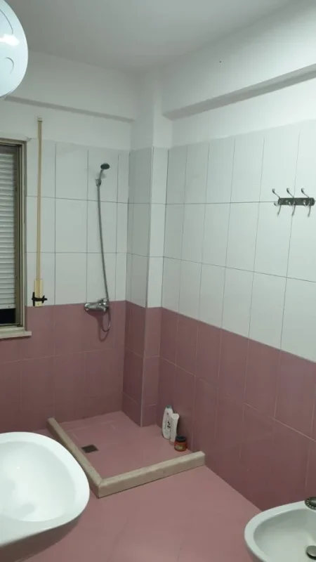 Tirane, jepet me qera apartament 2+1+Ballkon Kati 2, 98 m² 450 € (Fresku)