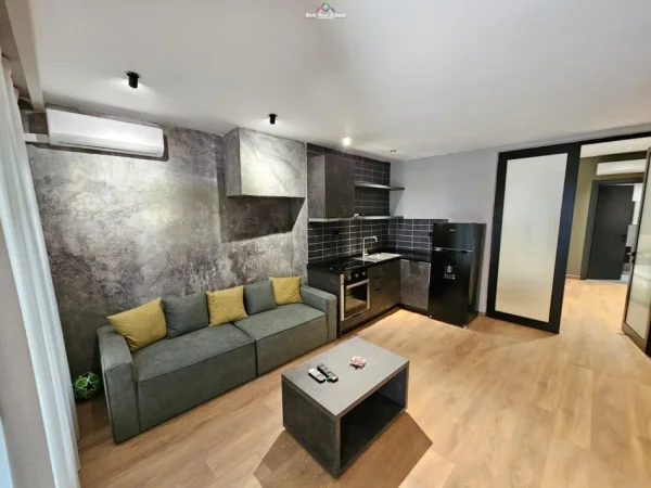 Tirane, jepet me qera apartament 1+1+Ballkon Kati 1, 55 m² 700 € (myslym shyri)