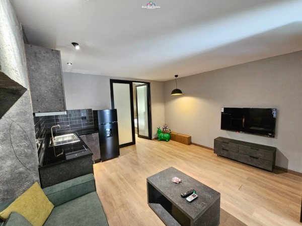 Tirane, jepet me qera apartament 1+1+Ballkon Kati 1, 55 m² 700 € (myslym shyri)