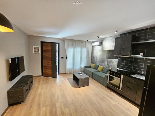 Tirane, jepet me qera apartament 1+1+Ballkon Kati 1, 55 m² 700 € (myslym shyri)