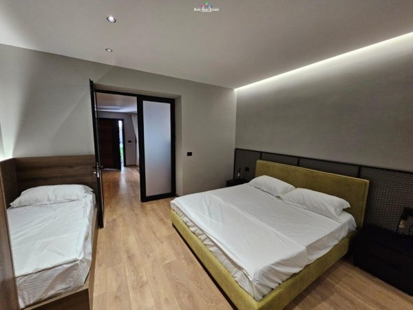 Tirane, jepet me qera apartament 1+1+Ballkon Kati 1, 55 m² 700 € (myslym shyri)
