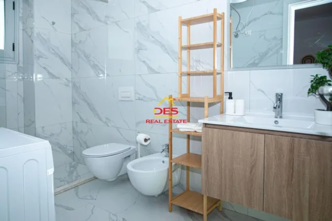 Vlore, jepet me qera apartament 2+1+Ballkon Kati 3, 95 m² 450 € (Rruga dhimitër Konomi)
