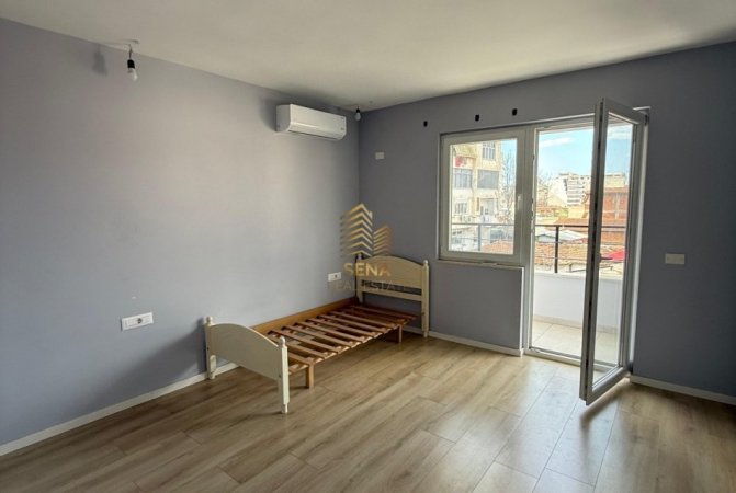 Tirane, shitet apartament 2+1+Ballkon Kati 4, 80 m² 144.000 € (Rruga Vllazen Huta)
