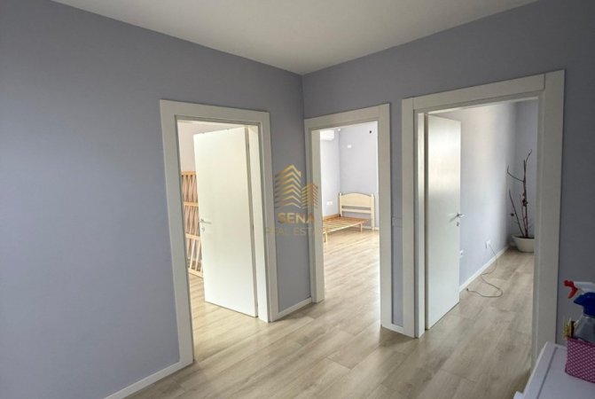 Tirane, shitet apartament 2+1+Ballkon Kati 4, 80 m² 144.000 € (Rruga Vllazen Huta)