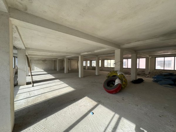 Tirane, jepet me qera ambjent biznesi Kati 4, 450 m² 1.500 € (Rruga Irfan Tomini)