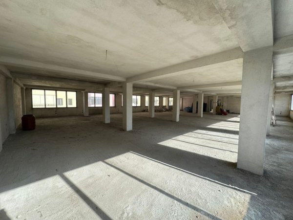 Tirane, jepet me qera ambjent biznesi Kati 4, 450 m² 1.500 € (Rruga Irfan Tomini)