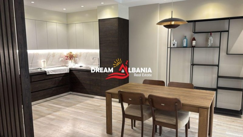 Tirane, jepet me qera apartament 2+1 , 100 m² 750 € (me qera tek 21 Dhjetori prane Mondial)