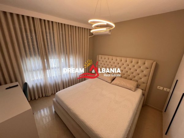 Tirane, jepet me qera apartament 2+1 , 100 m² 750 € (me qera tek 21 Dhjetori prane Mondial)