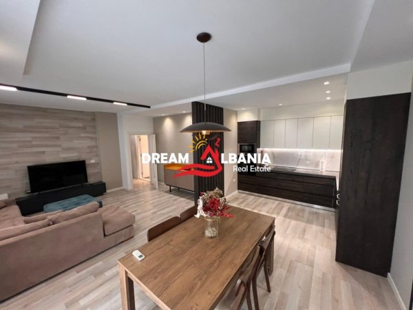 Tirane, jepet me qera apartament 2+1 , 100 m² 750 € (me qera tek 21 Dhjetori prane Mondial)