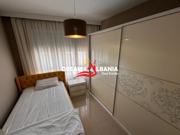 Tirane, jepet me qera apartament 2+1 , 100 m² 750 € (me qera tek 21 Dhjetori prane Mondial)