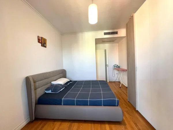 Tirane, jepet me qera apartament 2+1+Ballkon Kati 7, 123 m² 1.600 €