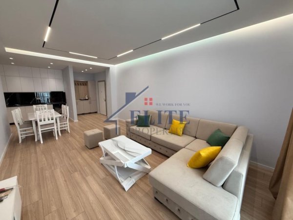 Tirane, jepet me qera apartament 2+1+Ballkon Kati 6, 117 m² 800 € 