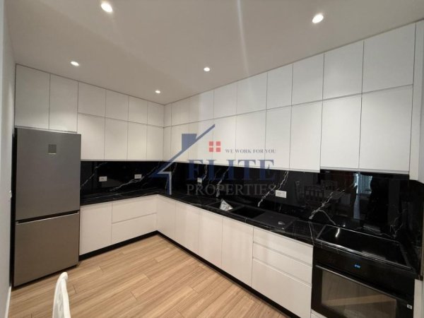 Tirane, jepet me qera apartament 2+1+Ballkon Kati 6, 117 m² 800 € 